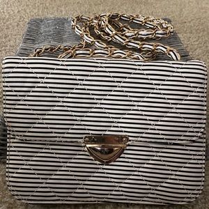 🔹STREET LEVEL Super cute striped purse